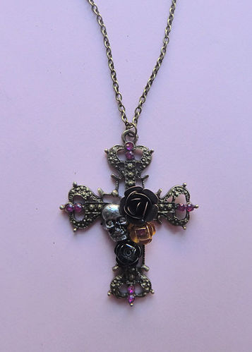 Burleske Halskette mit Kreuz